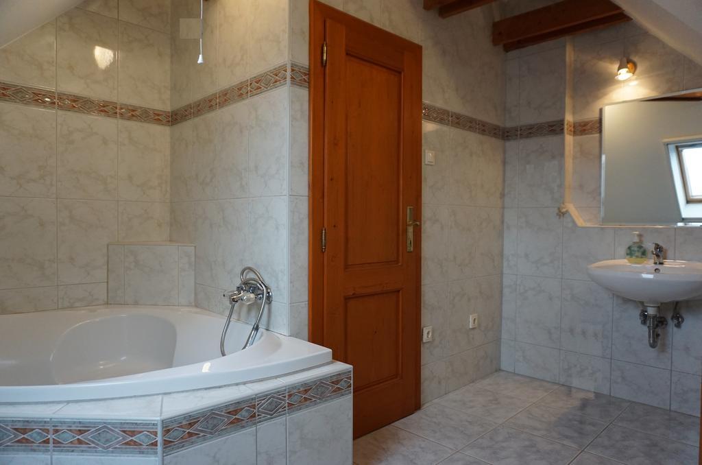 Vamosi Vendeghaz Apartment Nemesvamos ภายนอก รูปภาพ
